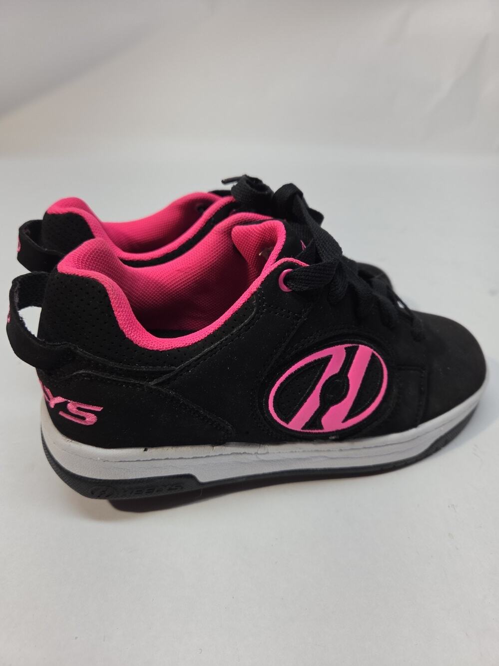 Heelys Black Low Top Lace Up Sneaker Heel Wheel Size YOUTH 4 / WOMEN'S 5 Pink